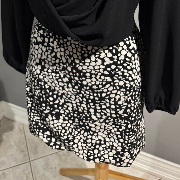 Patterned Black & White Mini Skirt - Picture 2 of 4